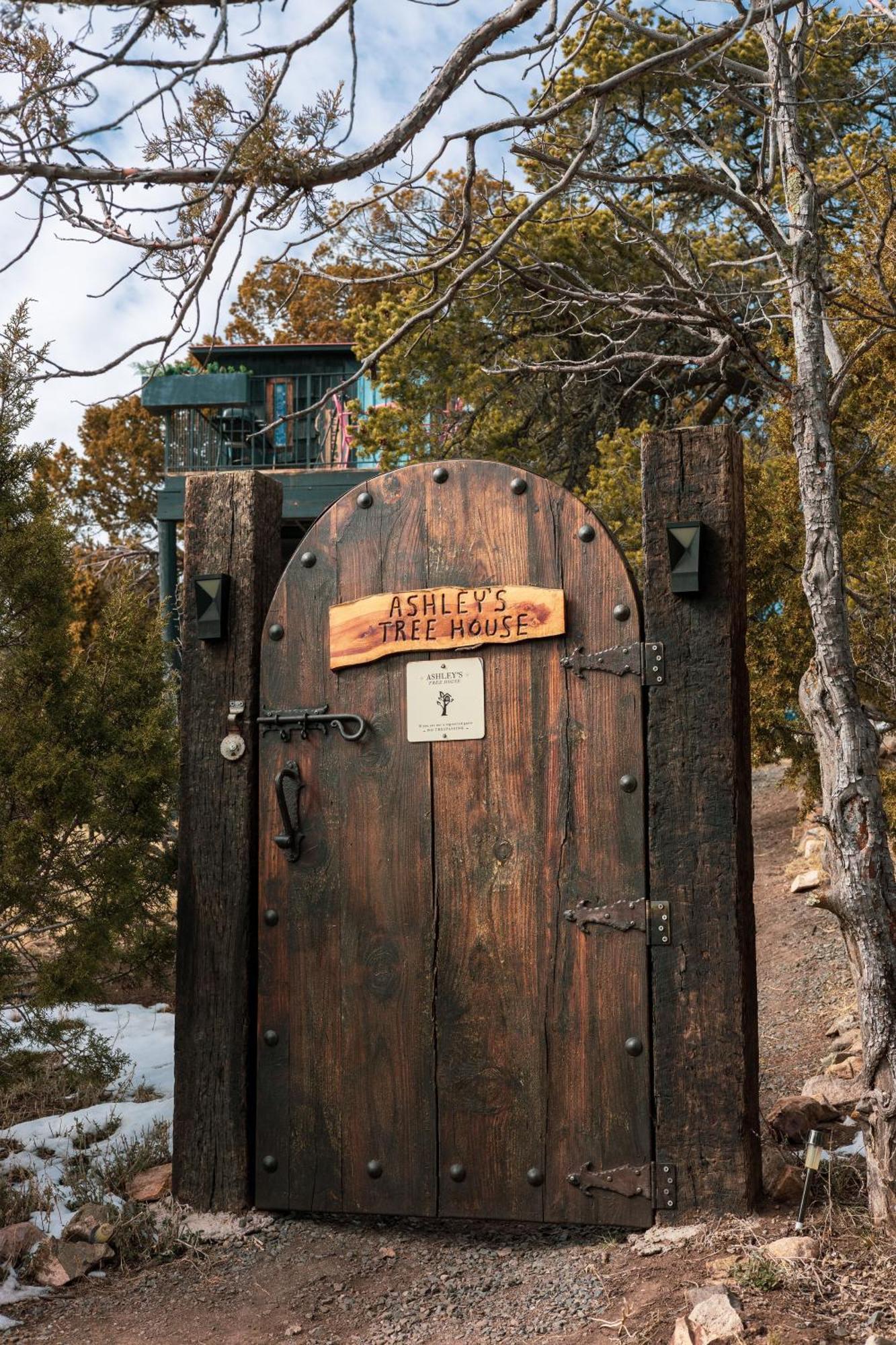 Ashley's Treehouse At El Mistico Ranch Holiday home